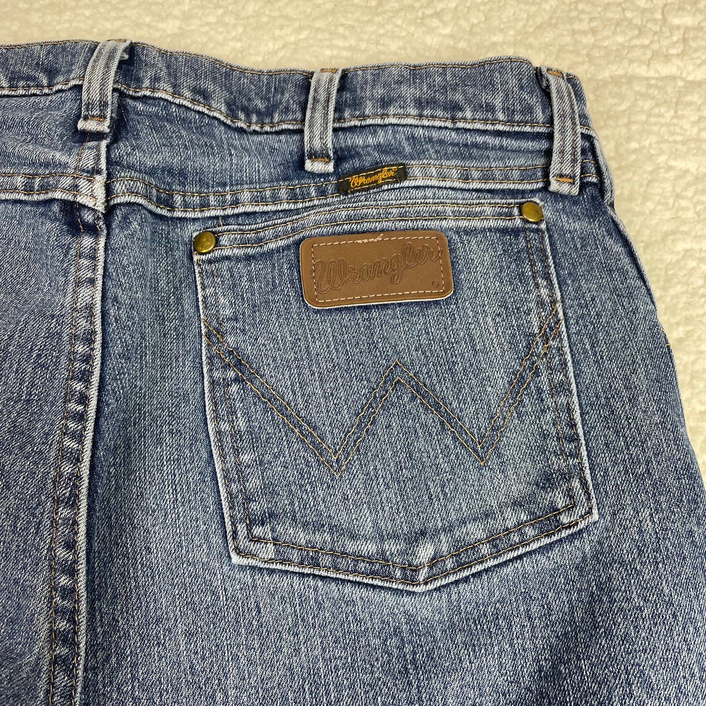 Retro Wrangler Medium Wash Blue Relaxed Cowboy Jeans