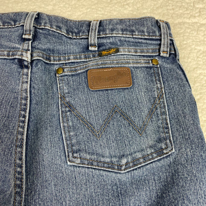 Retro Wrangler Medium Wash Blue Relaxed Cowboy Jeans