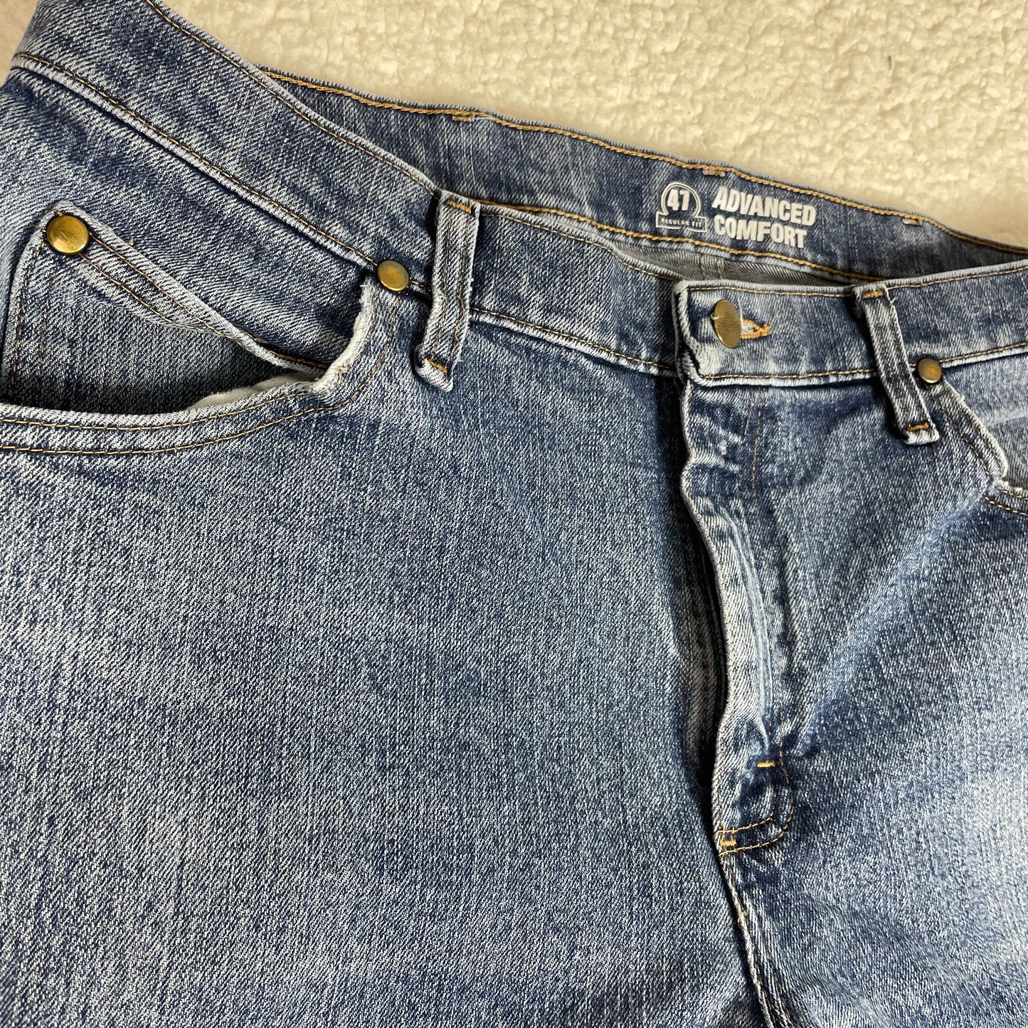 Retro Wrangler Medium Wash Blue Relaxed Cowboy Jeans