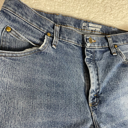 Retro Wrangler Medium Wash Blue Relaxed Cowboy Jeans